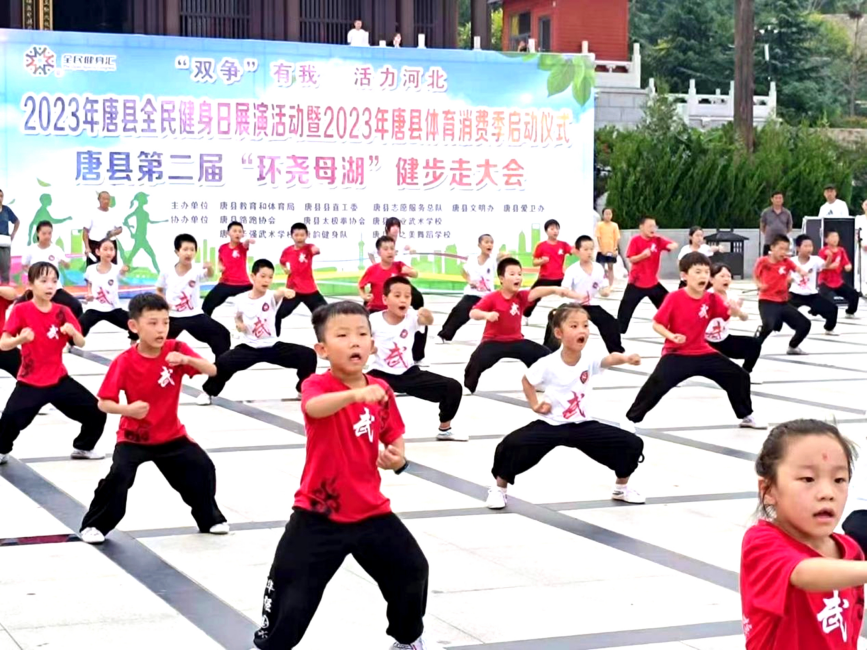 武术少年喊声震天、气势如虹。 刘红娟摄