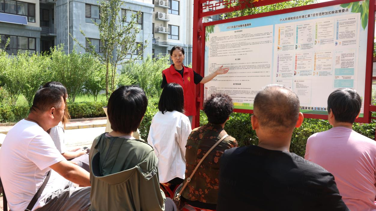 “红马扎”宣讲不局限于地点、区域。 杨晨摄