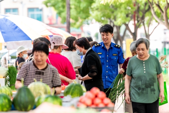 卢龙县自产自销便民点。 程子兴摄