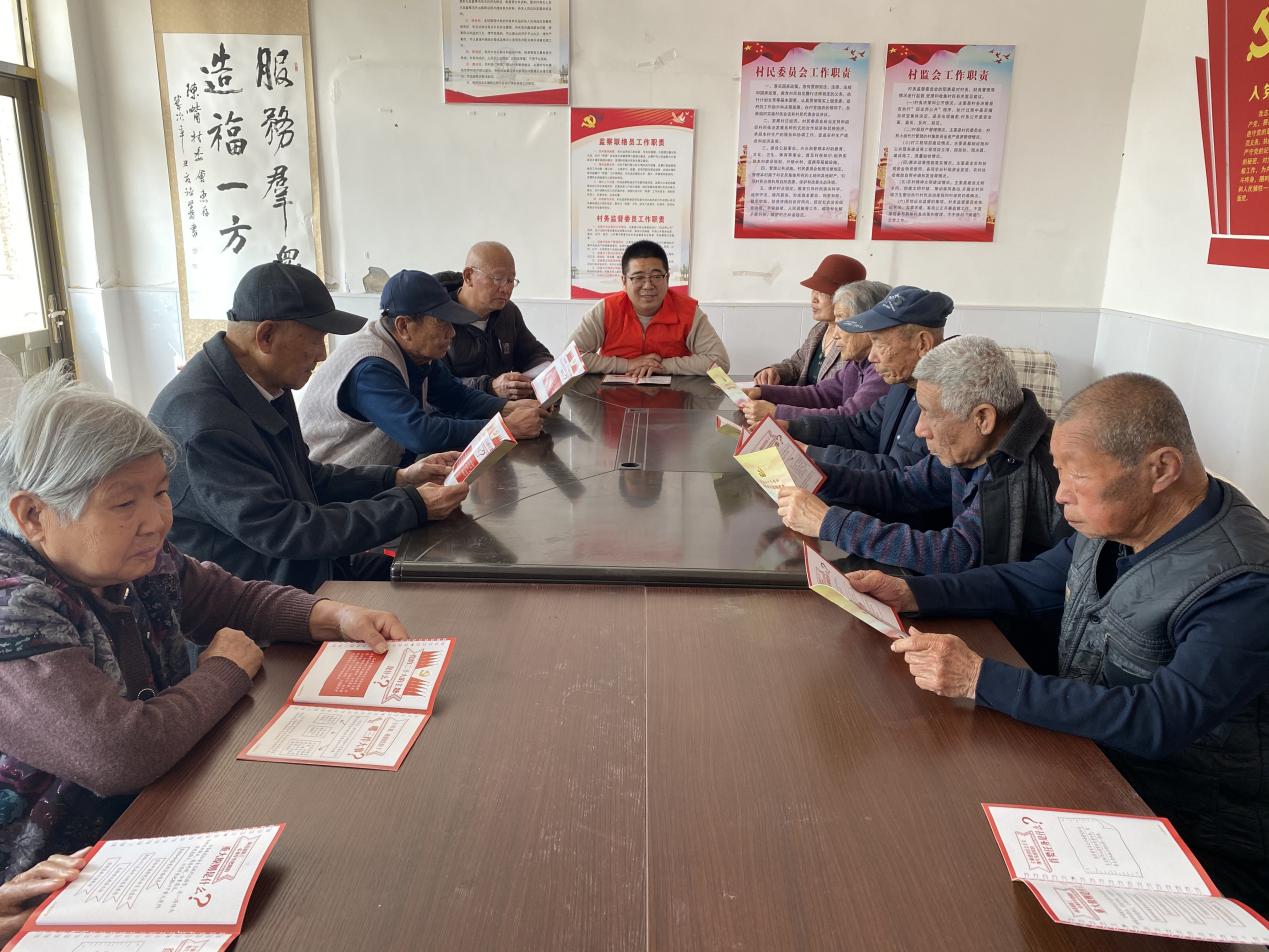 陈嘴乡开展面对面宣讲活动。 李肖摄