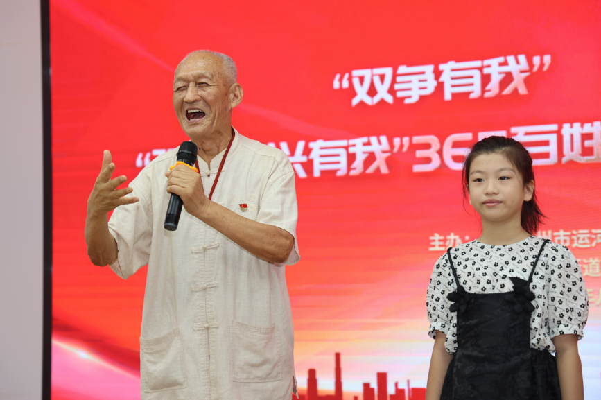 “中國好人”武春章用童謠的形式進行宣講。 楊洋攝