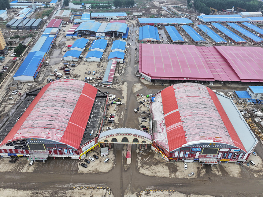 8月25日，涿州市新发地大石桥批发市场陆续有商户开门营业。熊华明摄