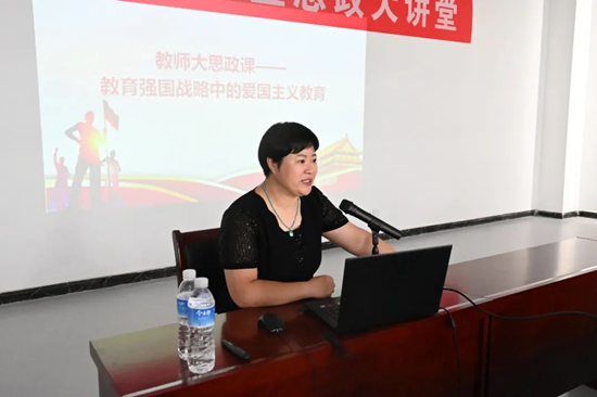 河北省委黨校教師閆麗丹進行宣講培訓。曲陽縣委宣傳部供圖 
