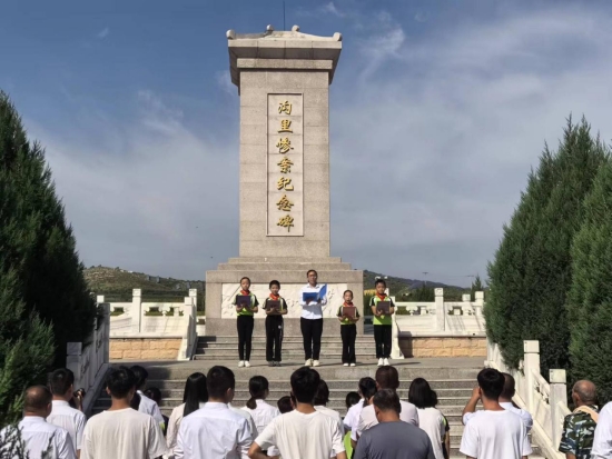 曲阳县产德镇师生深情朗诵。 曲阳县委宣传部供图