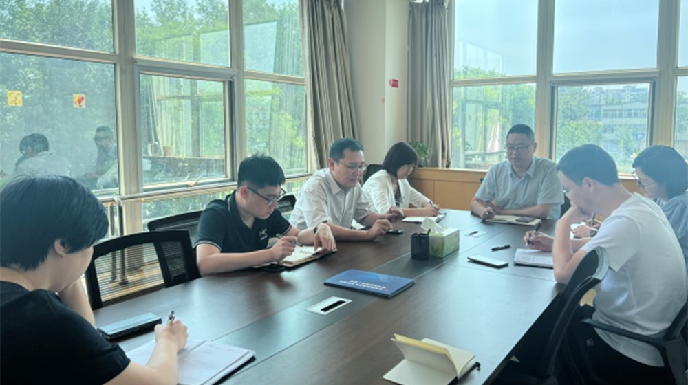 企事业单位开展国防教育专题学习会。 张飞虎摄