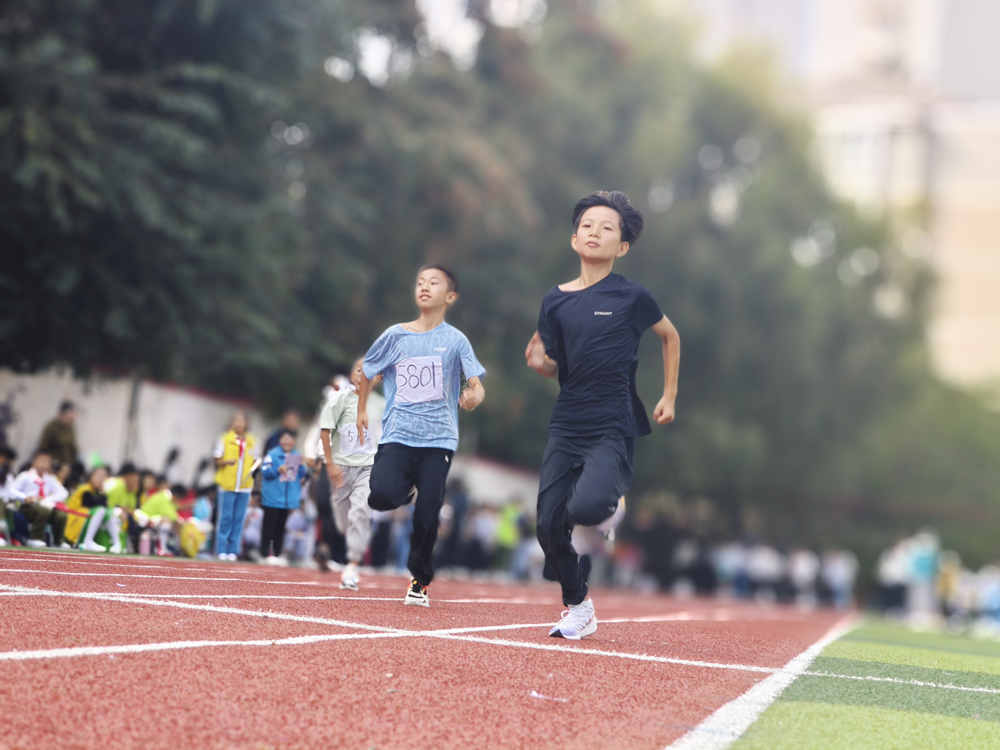 西港路小学举办秋季运动会。 赵静怡摄