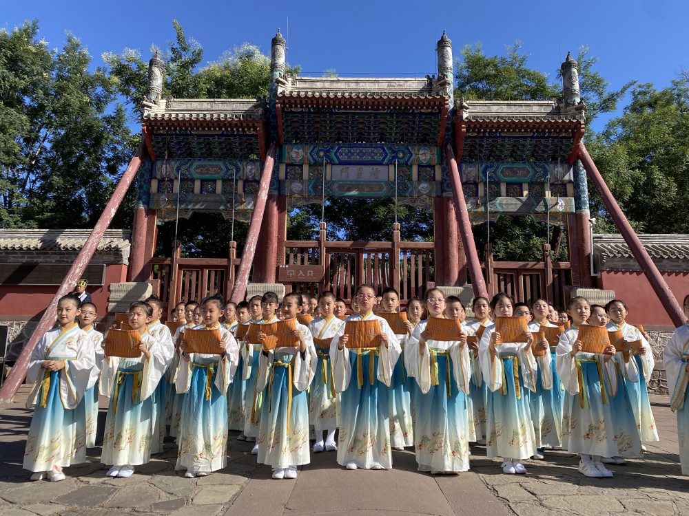 承德市小学生诵读古文。 关鹏玉摄