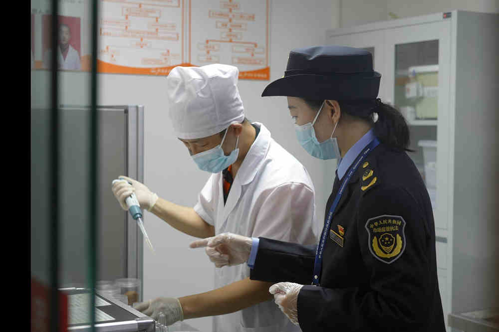 石家庄市桥西区开展食品安全专项检查。 翟志华摄