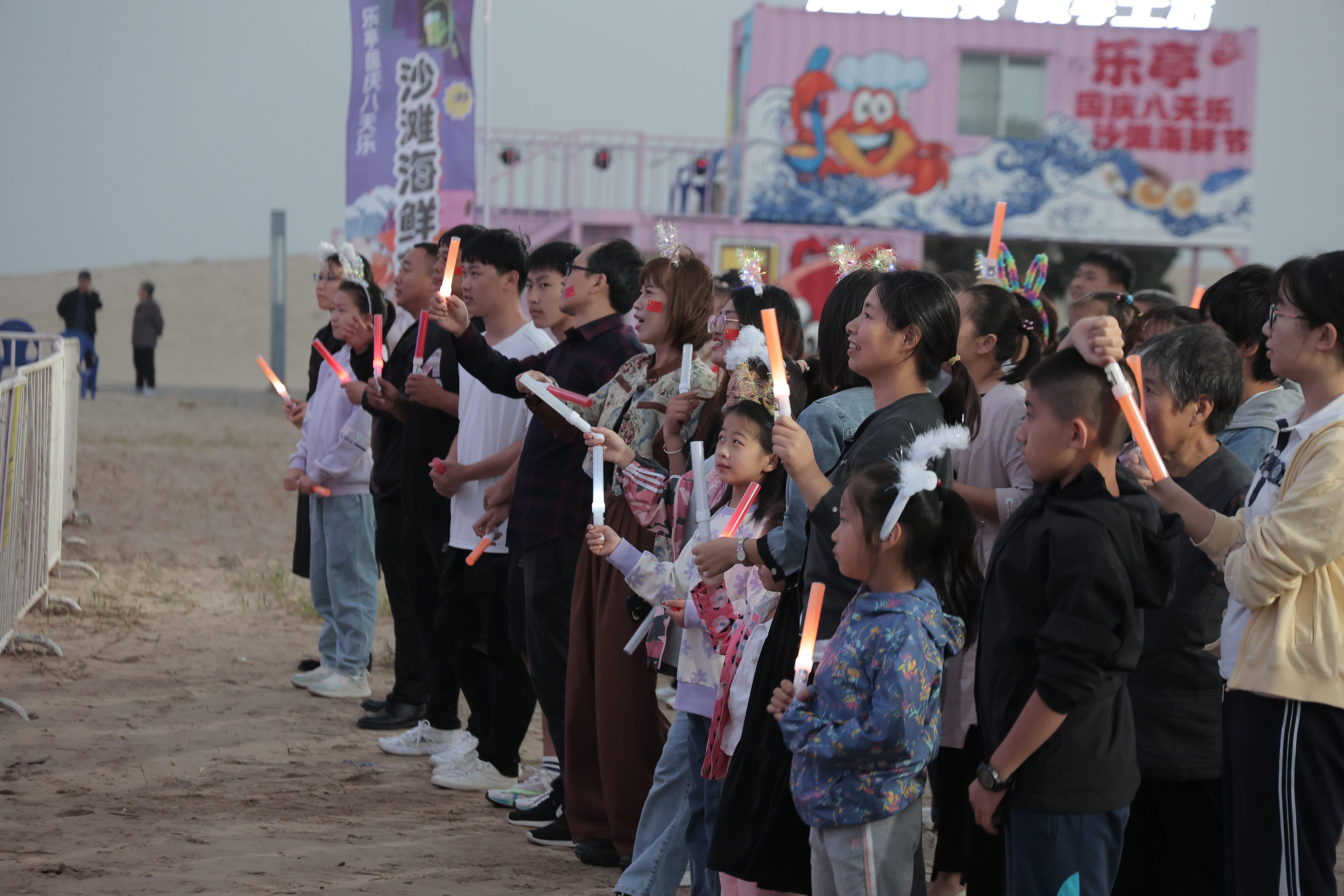 沙灘海鮮節現場。 樂亭縣委宣傳部供圖