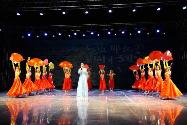 歌舞《辉煌中国梦》。 侯亚婷摄