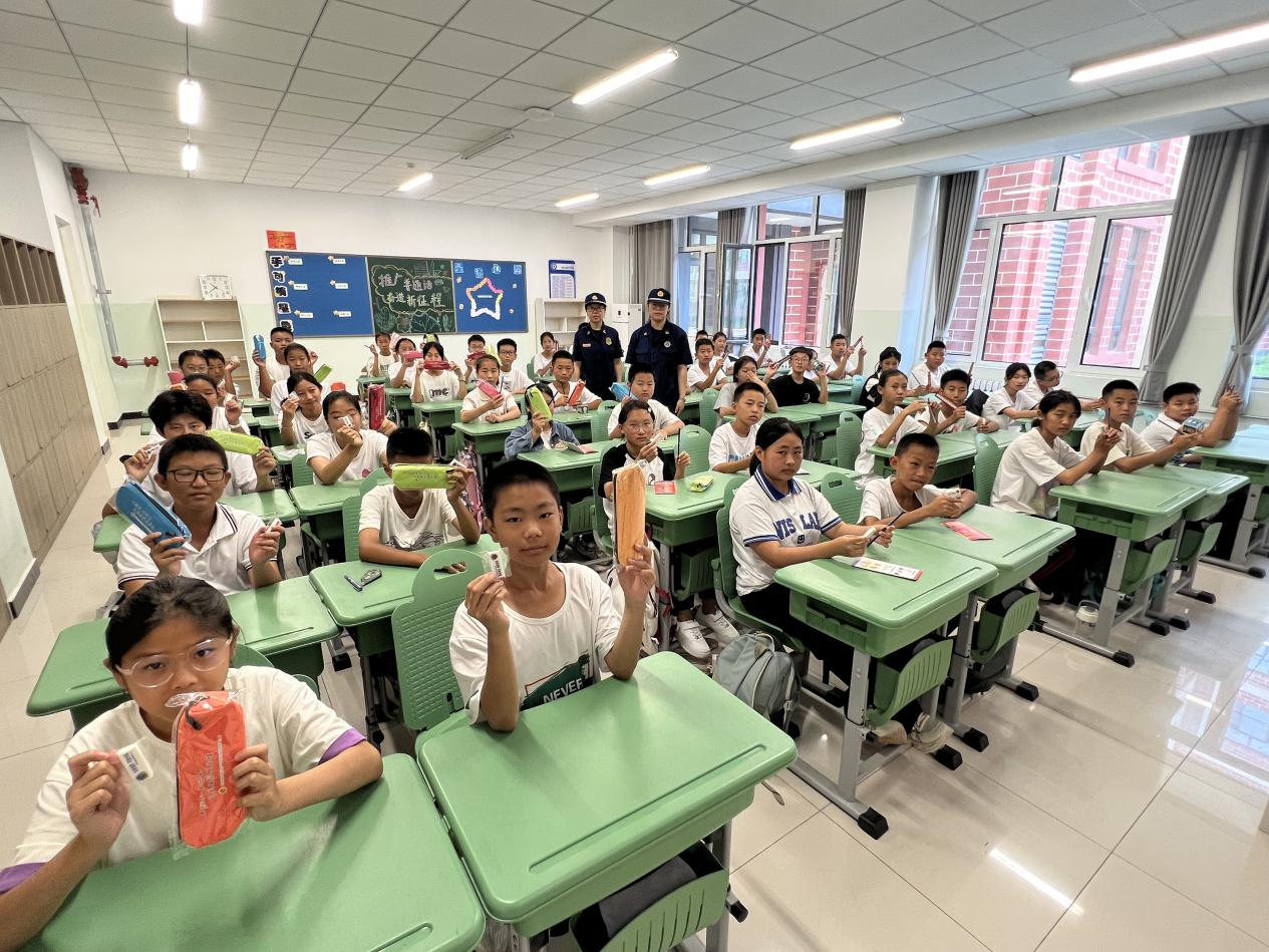 学校开展消防安全主题活动。 刘月摄
