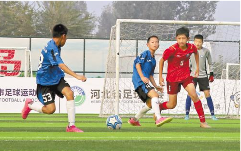 10月28日,2023年“雄安杯”京津冀青少年足球联赛在安新县大健康体育公园开赛。 河北日报通讯员 王 迪摄