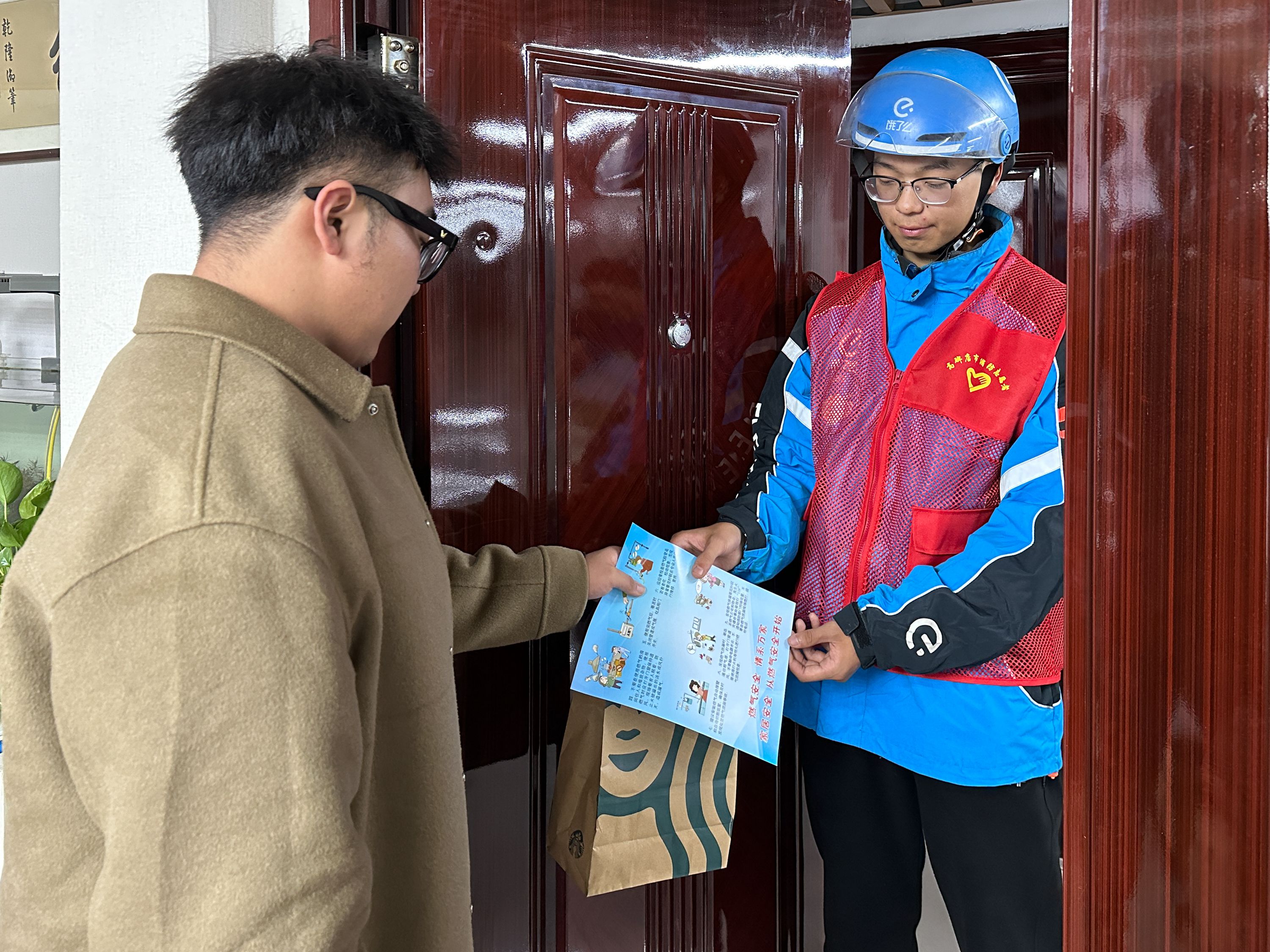 外賣騎手兼職消防員，為市民普及消防知識。 祖嘉誠攝