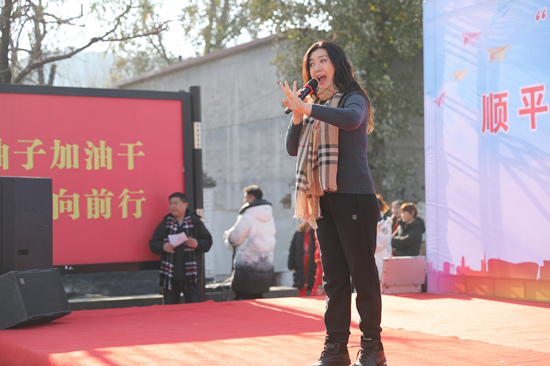 省艺术团老师演唱河北梆子《大登殿》选段。 赵端摄