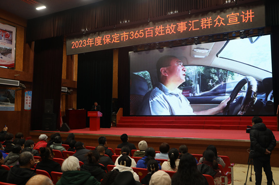 “中国好人”“保定救援哥”崔敬辉在西高社区宣讲。 莲池区委宣传部供图