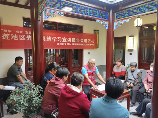 “河北好人”“保定道德模范“孙长利在王西良村开展宣讲。 莲池区委宣传部供图