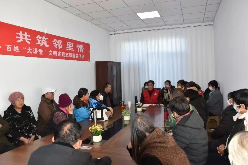 唐山市豐潤區任各庄鎮前泥河村“雙爭”有我·百姓“大講堂”文明實踐志願服務活動現場。 國海濤攝