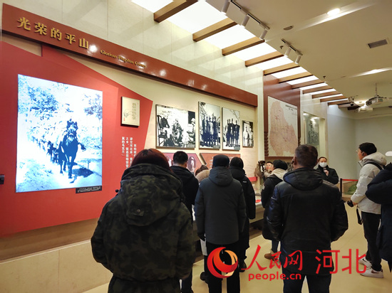 “講好中國新型政黨制度故事”網絡主題採訪活動媒體記者團走進位於河北省平山縣的西柏坡紀念館。人民網 祝龍超攝