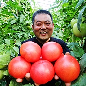 农民喜笑又颜开永年是中国蔬菜之乡，农民通过种植蔬菜致富增收。