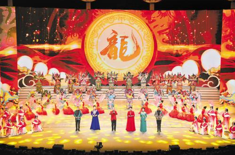 1月17日晚，2024年河北春节戏曲晚会录制现场。 河北日报通讯员 王建摄