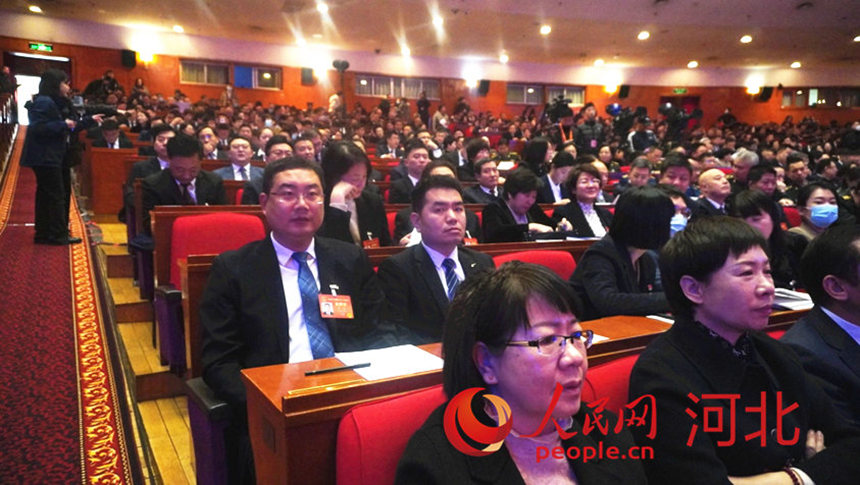 参加会议的代表到达会场。人民网记者 祝龙超摄