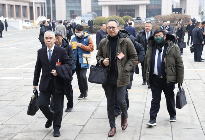 参加河北省政协十三届二次会议的委员达到现场