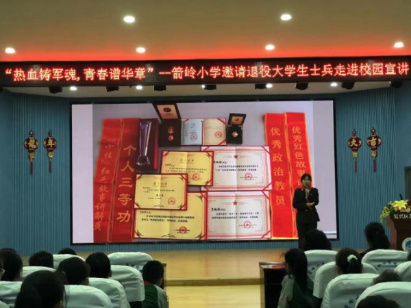 宮硯琪講述自己的成長經歷,並展示了訓練成果。孫輝攝