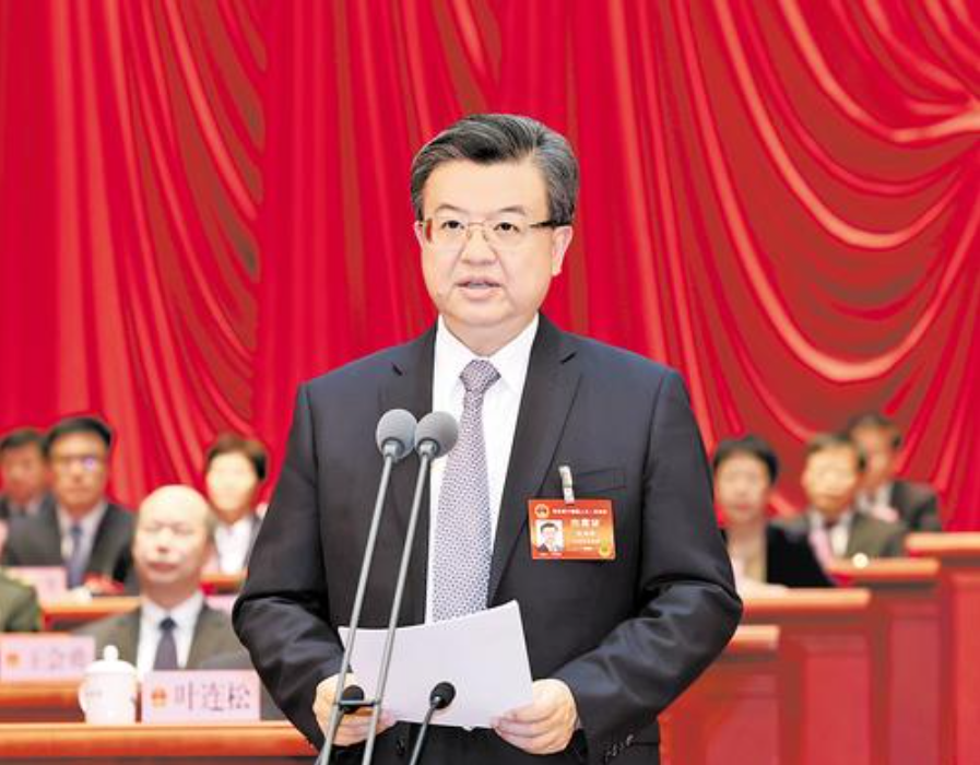 倪岳峰主持会议。 河北日报记者 赵海江摄