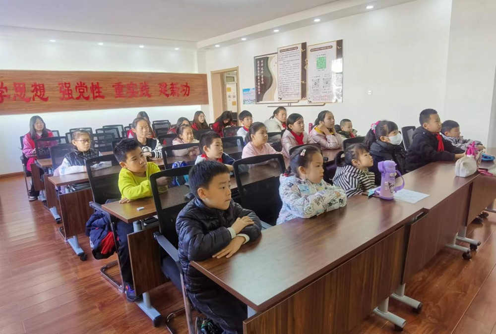 孩子们上拉丁音乐赏析课。李璇摄