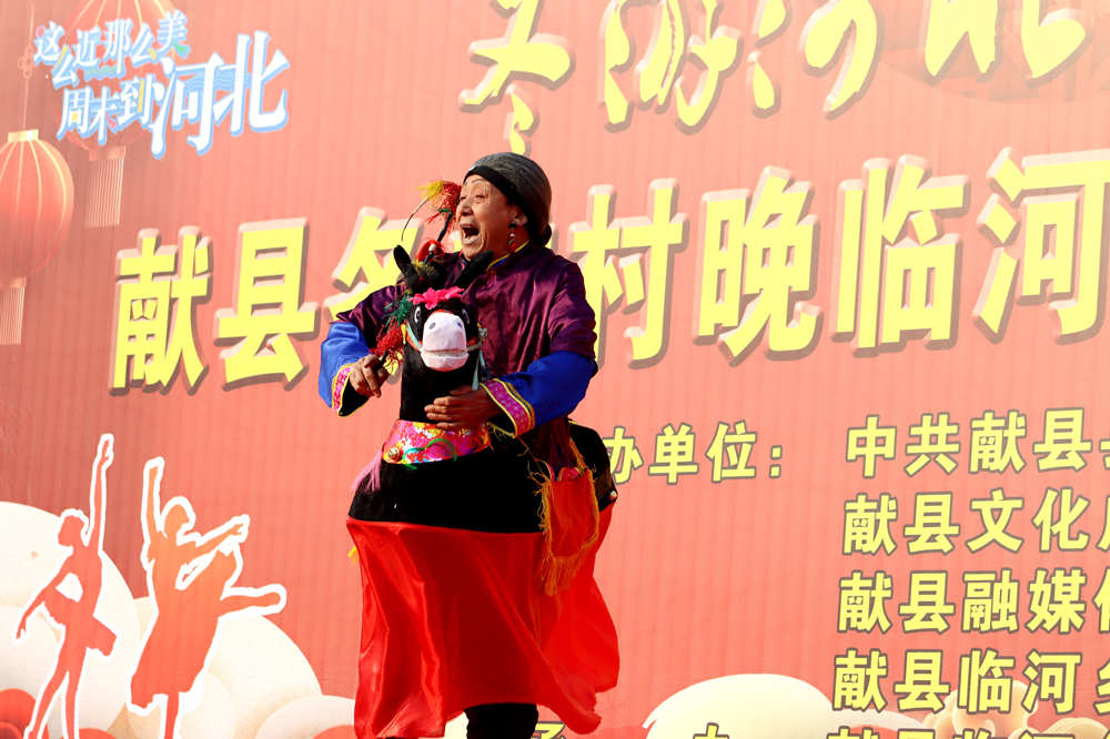 演员表演戏剧。 彭锦帅摄