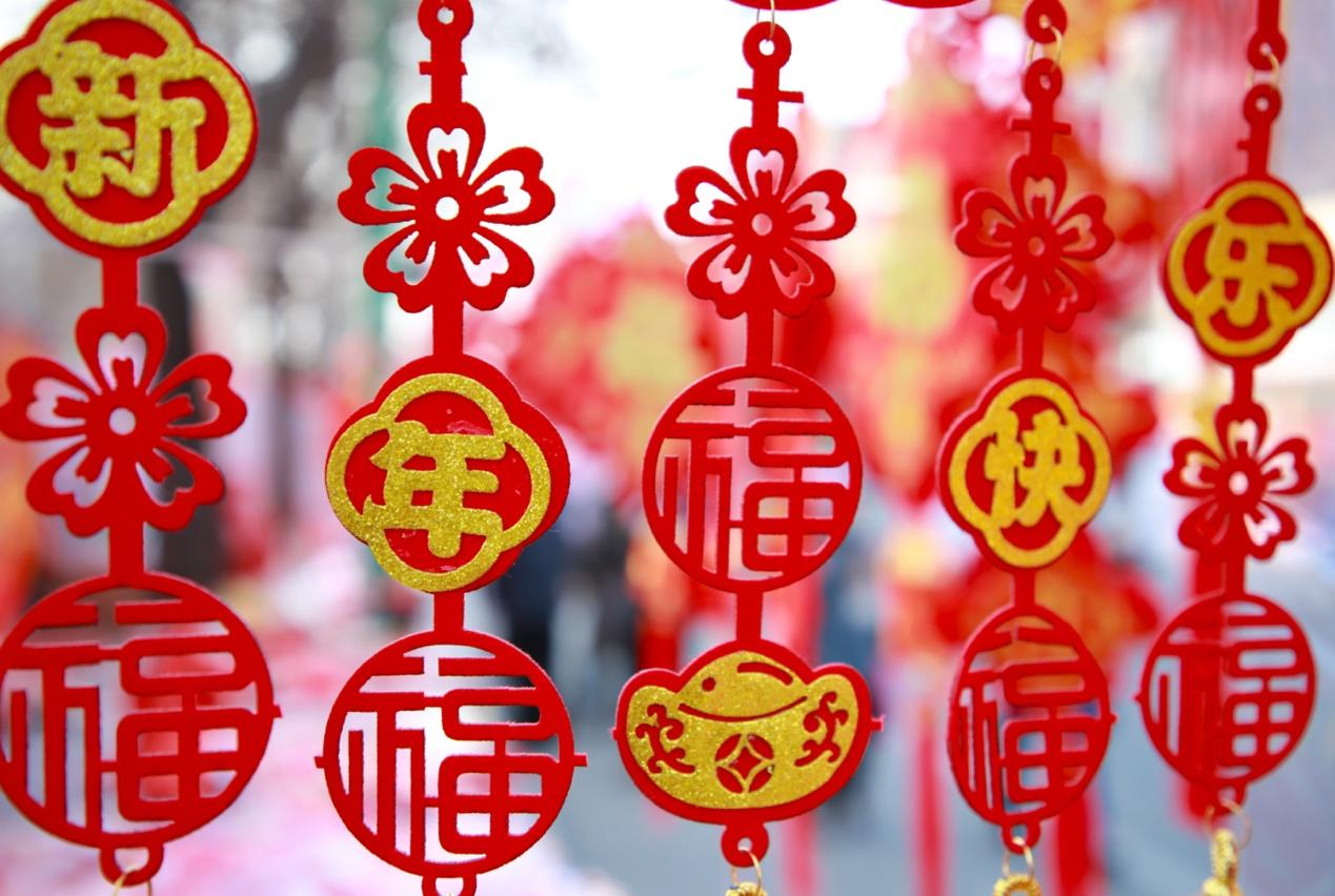一個個“福”字寄托了人們對新年的美好祝福。殷實攝