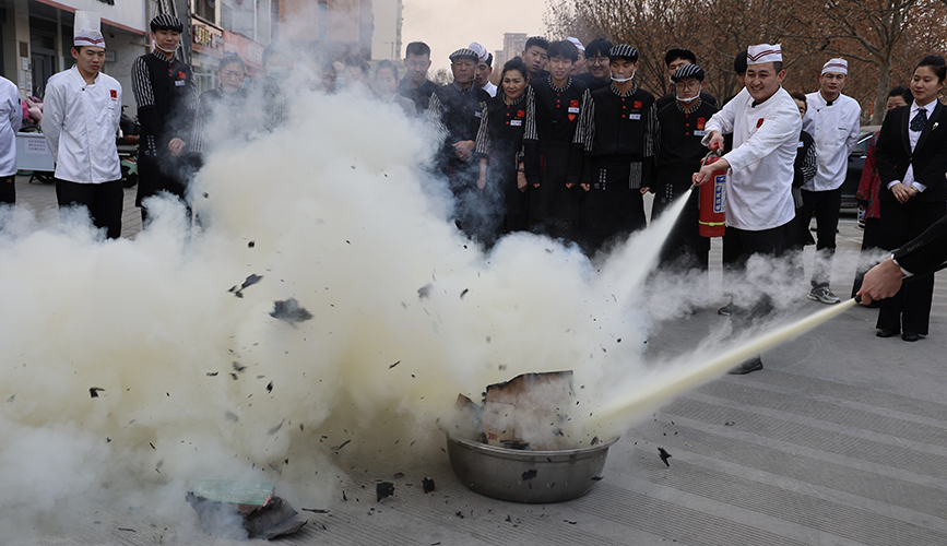 2月1日，現場進行滅火演練。杜晶琦攝