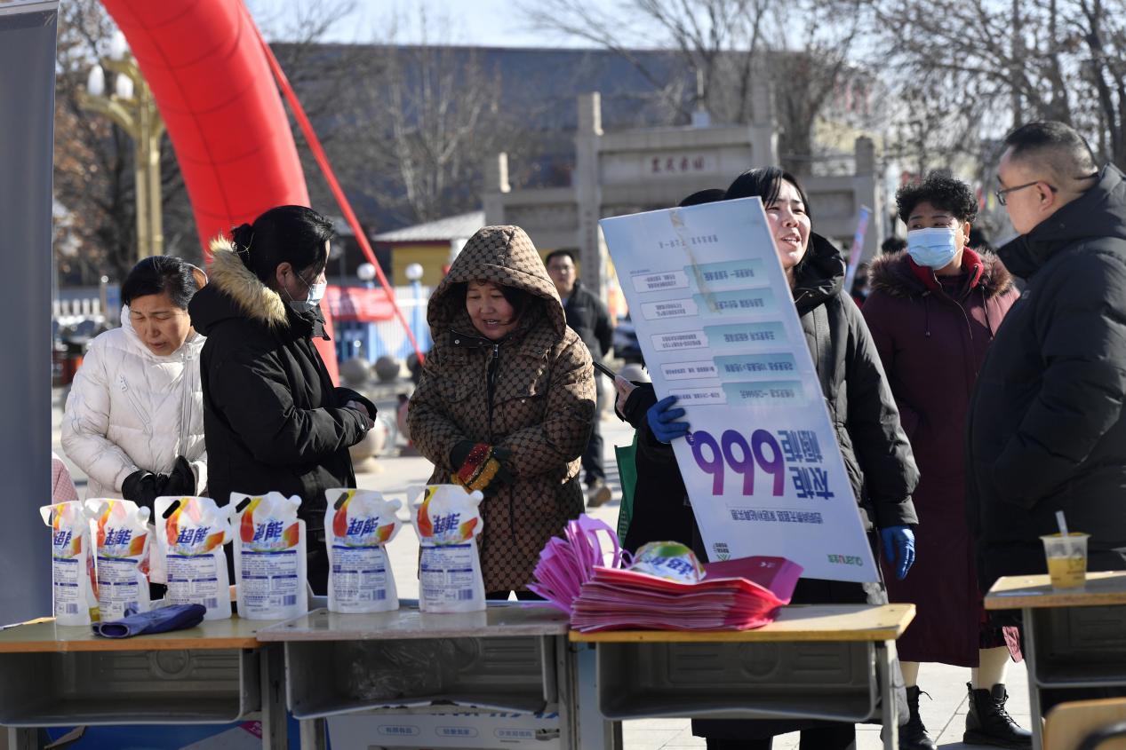 文安縣新鎮鎮蘆阜庄村“建材大集”活動一角。王暉攝