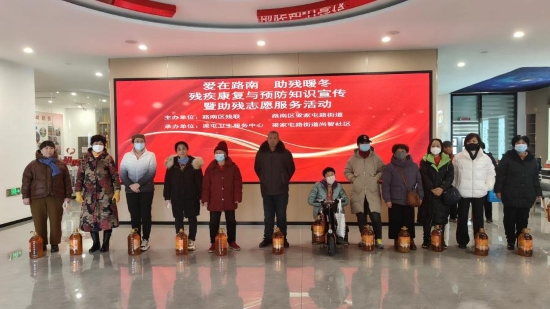 “愛在路南·助殘暖冬”殘疾康復與預防知識宣傳暨助殘志願服務活動現場。董小鳳攝
