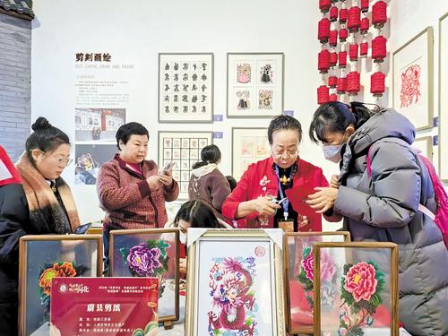 2月4日，“喜迎新春”非遺展示體驗活動在河北博物院舉辦。圖為活動現場。河北日報記者 史曉多攝