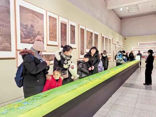 2月4日，河北博物院“盛世修典——‘中國歷代繪畫大系’河北特展”現場。河北日報記者 史曉多攝