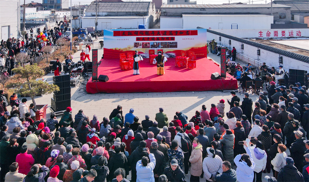 2月15日,高阳县于堤村戏曲演出现场航拍。范宝全摄