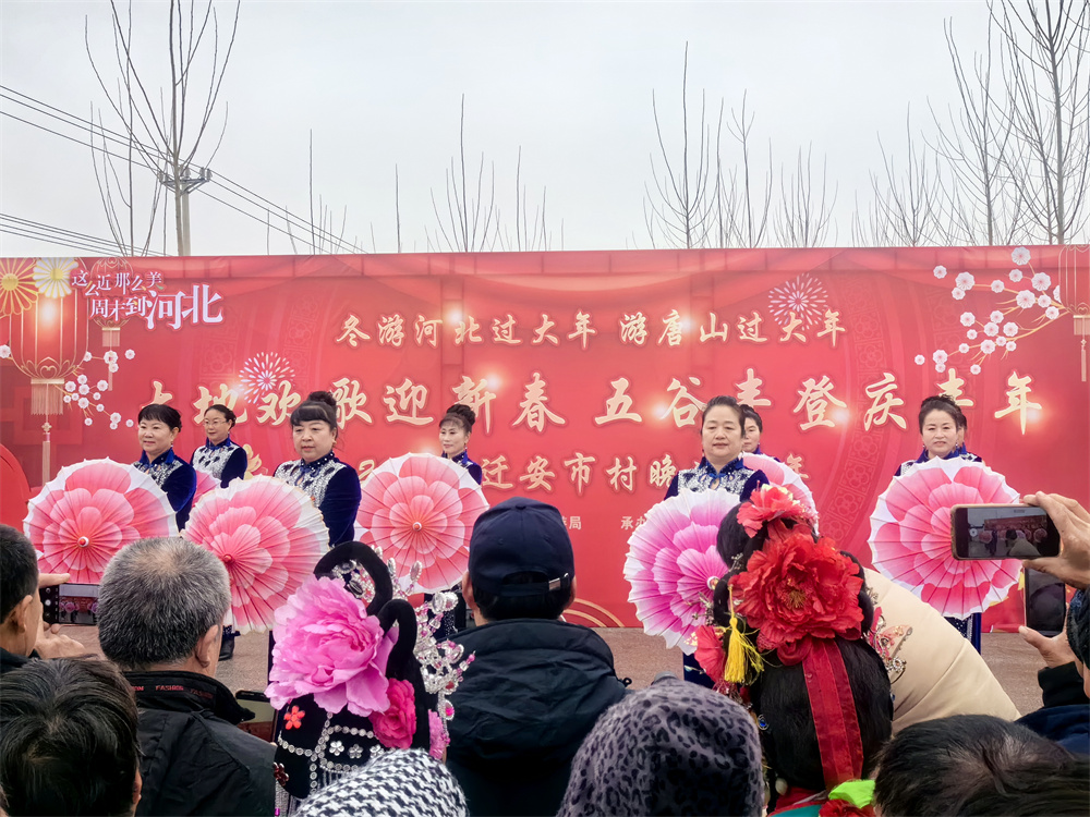 旗袍秀《中国大舞台》。商立超摄