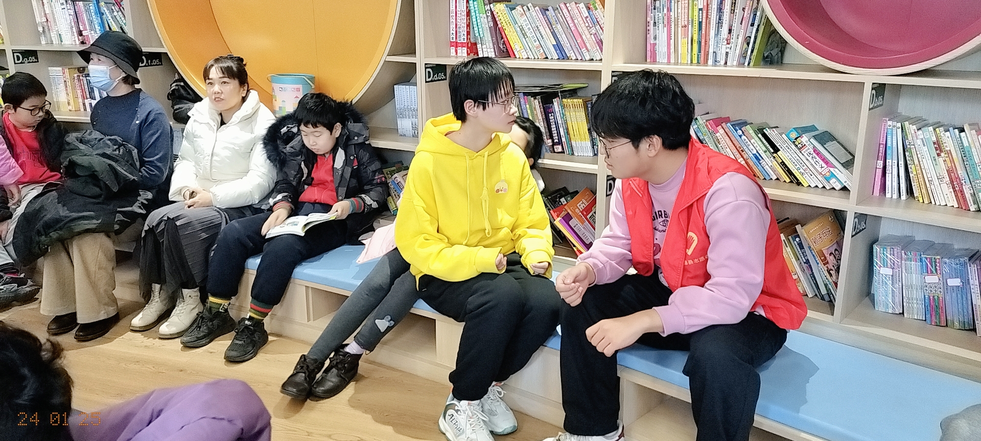 返鄉大學生們解答同學們提出的問題。李娜攝