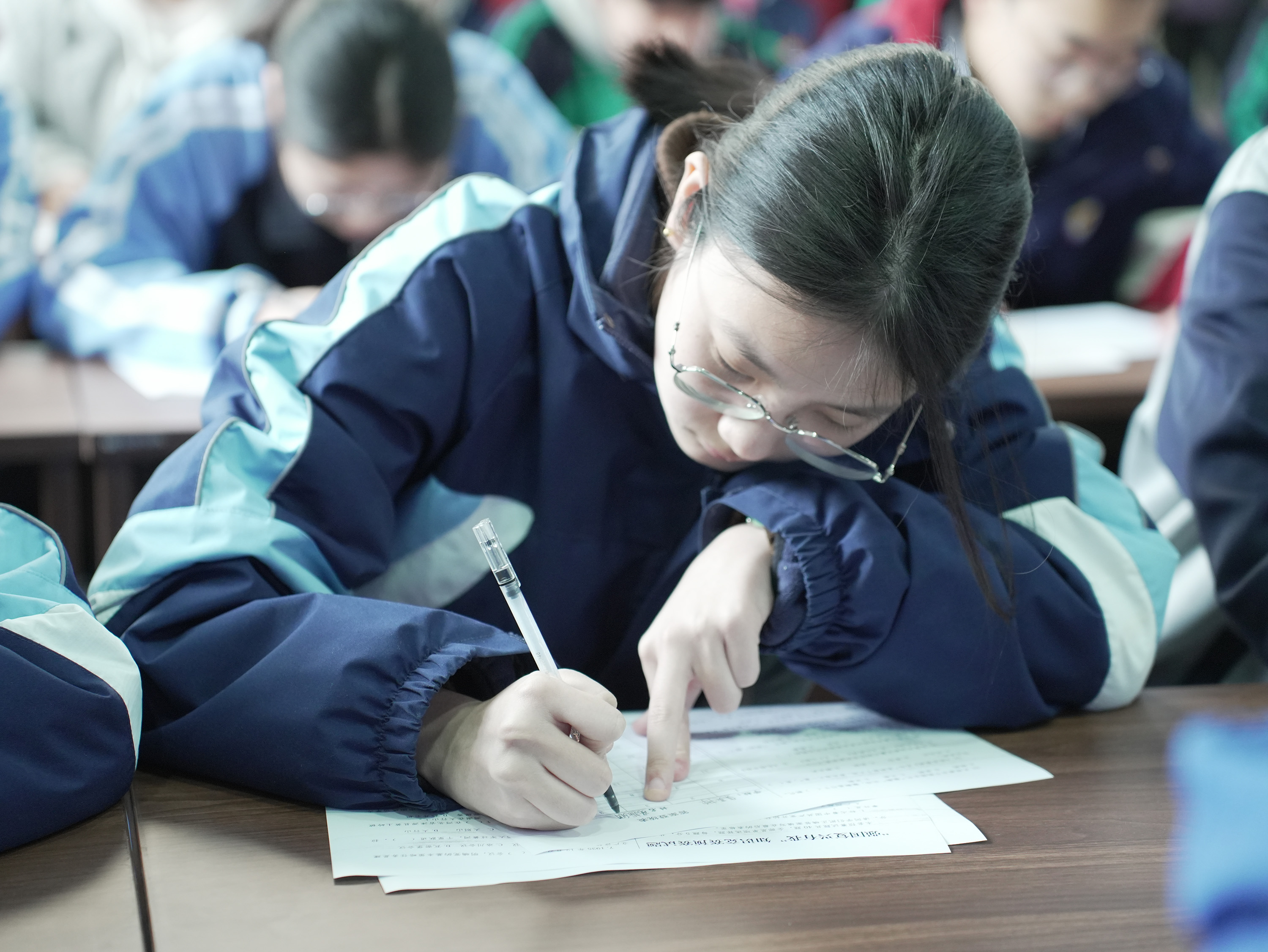 2月23日，高阳县中学生“强国复兴有我”知识竞赛初赛笔试现场。常继德摄