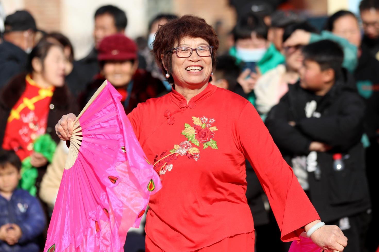 演員正在表演舞蹈節目。趙華靖攝