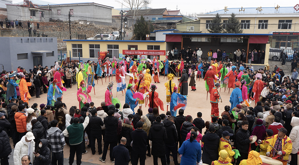 2月25日，河北省承德市灤平縣長山峪村村民在表演“和順聖會”。梁志青攝