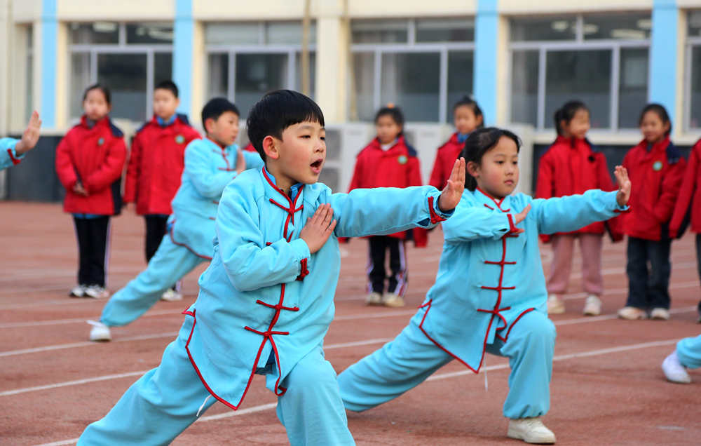 蠡县师范附小的学生展示中国传统武术。刘东兴摄