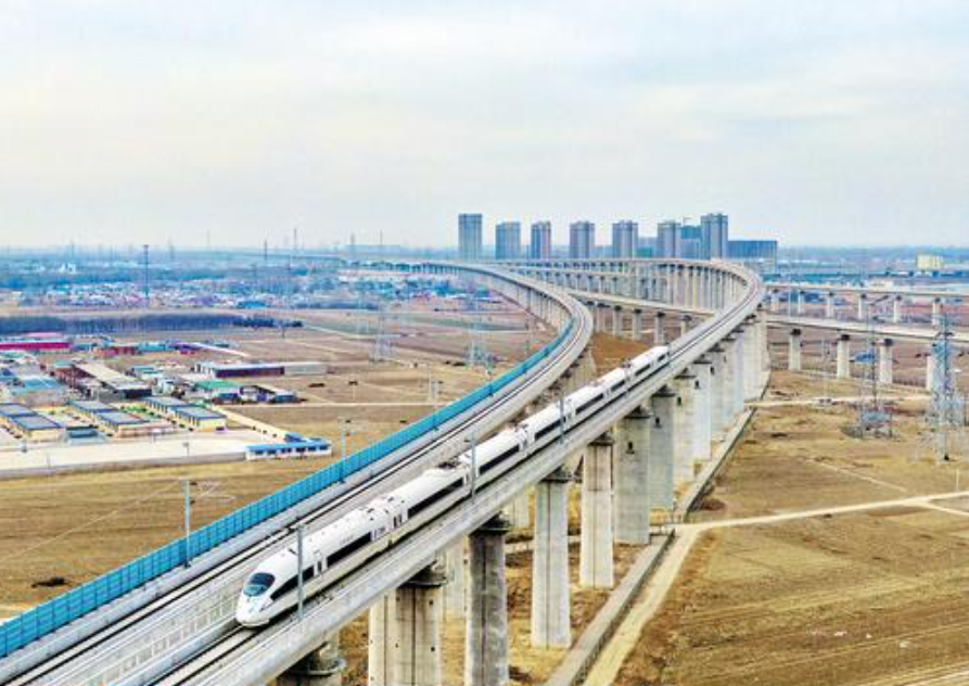 2022年12月30日，京唐城际铁路开通运营。图为动车组列车驶过京唐城际铁路唐山特大桥。（资料片） 河北日报记者 赵 杰摄