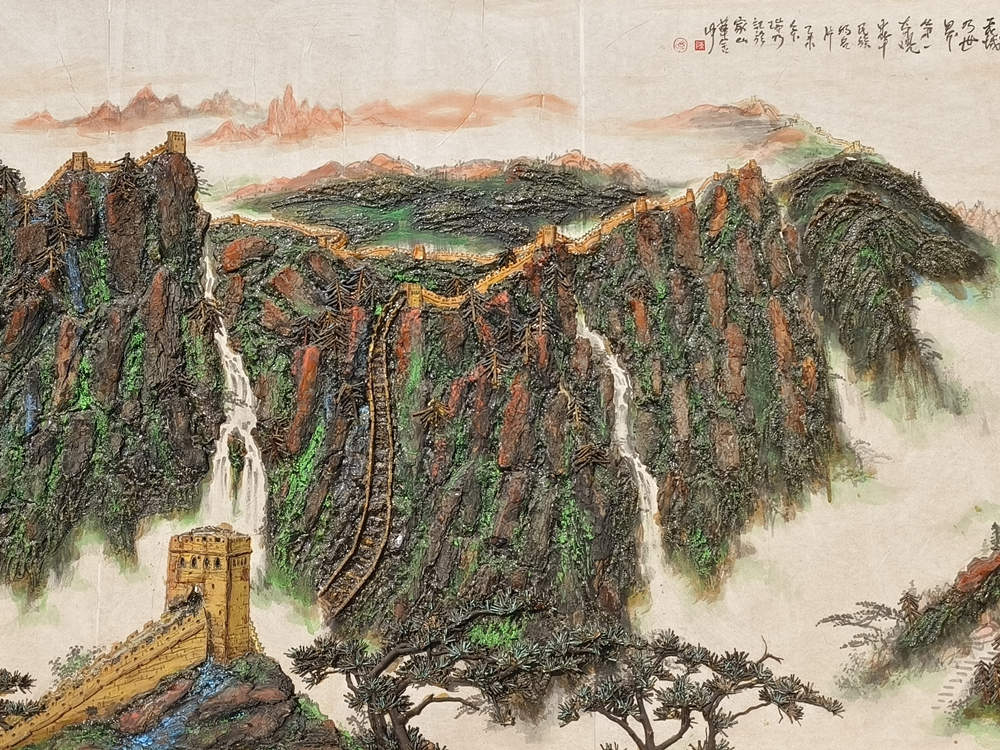 非遺傳承人陳瑞明制作的樹皮畫。陳琦嘉攝