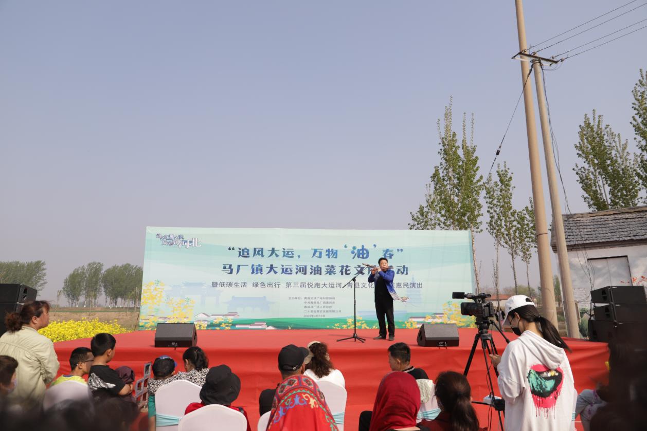 惠民文化演出為春日運河增添一抹亮色。邢磊攝