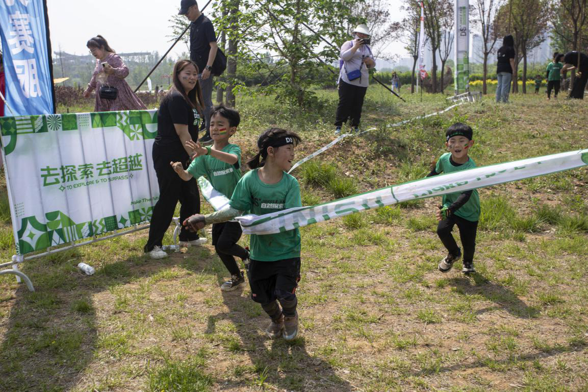 孩子们到达胜利终点。聂长青摄