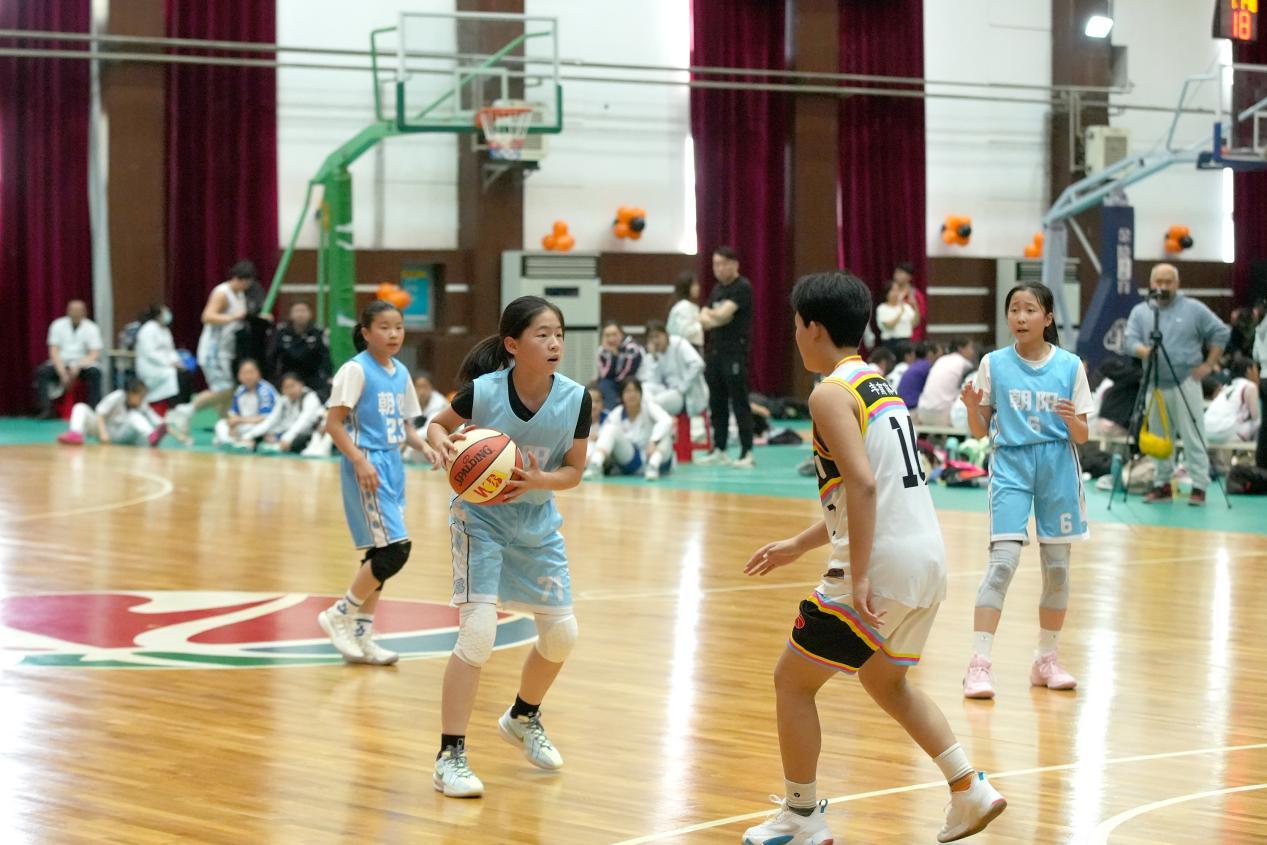 2024年度中國“苗苗杯”女子籃球賽(唐山站)比賽現場。李福政攝