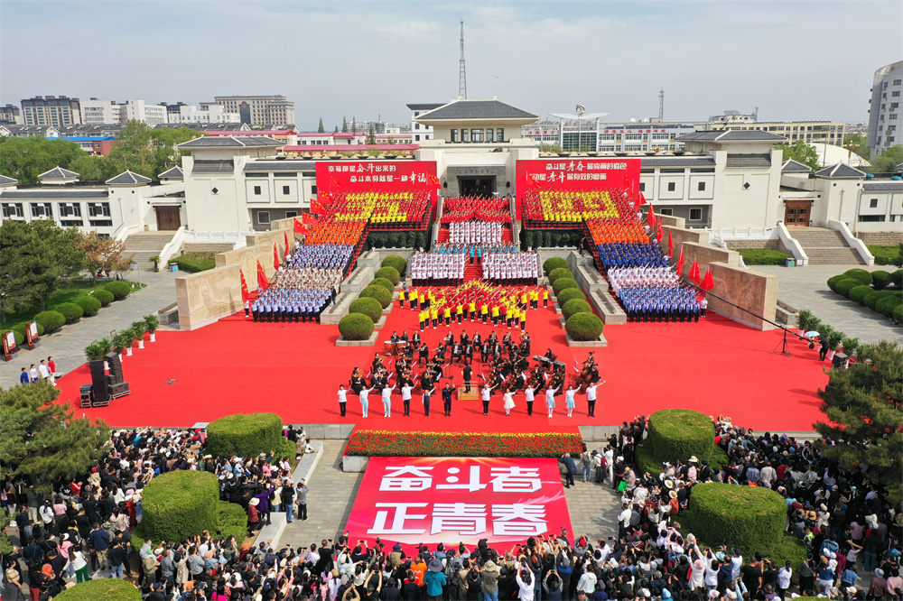 千人朗誦會現場。張玉忠攝