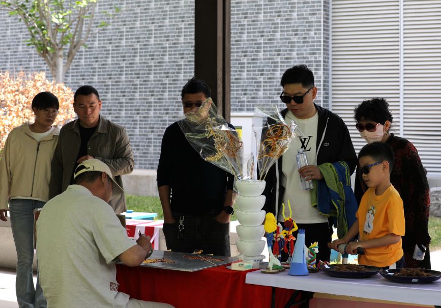 5月5日，非遺項目在景區進行展示。田博攝